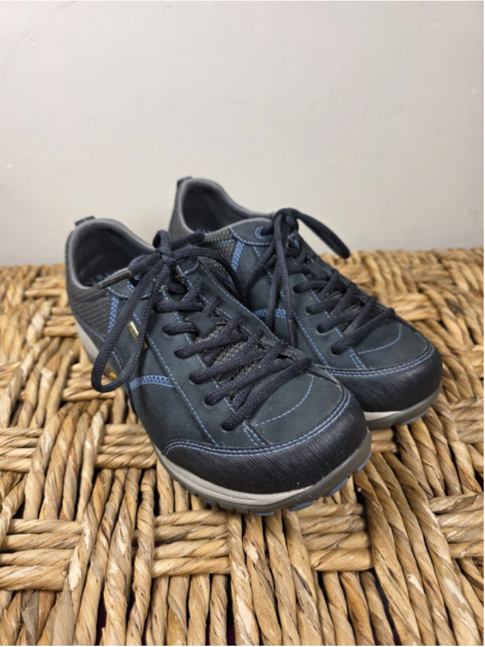 Dansko Paisley Womens Sz 38 7.5-8 Navy Waterproof Vibram Walking Hiking Shoes